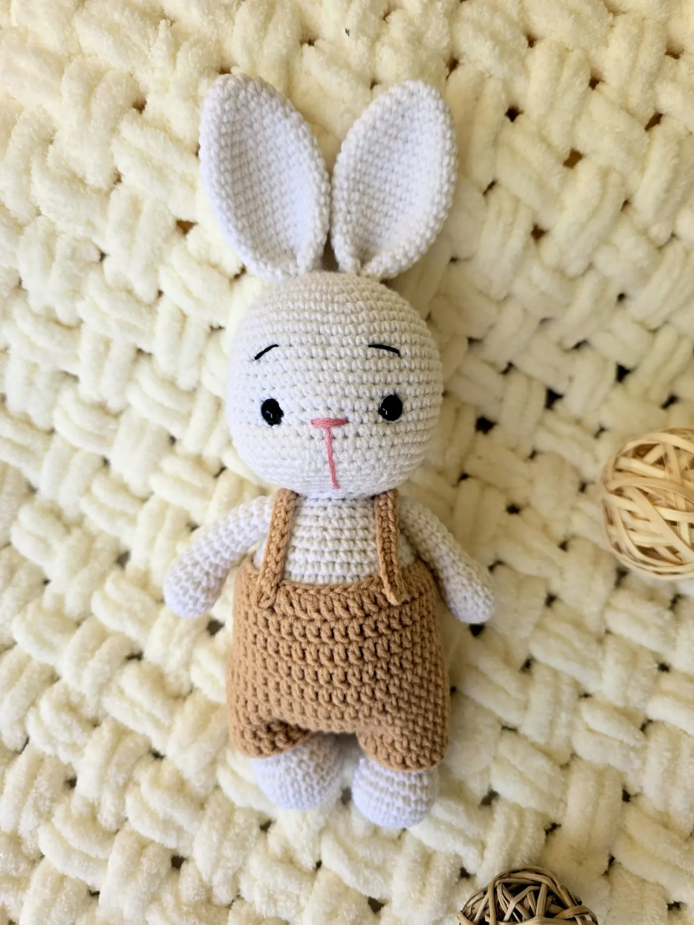 Gehäkelter Hase Kuscheltier: Handgefertigtes Amigurumi Kaninchen