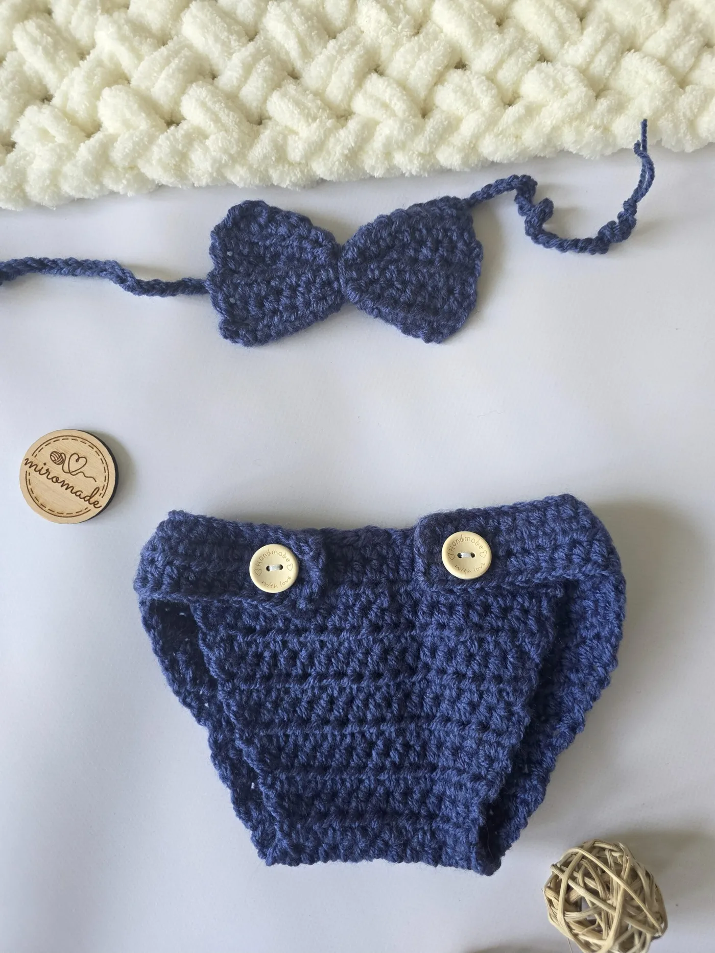Gehäkeltes Baby-Set Handgemacht | Fliege & Unterhose für Fotoshooting