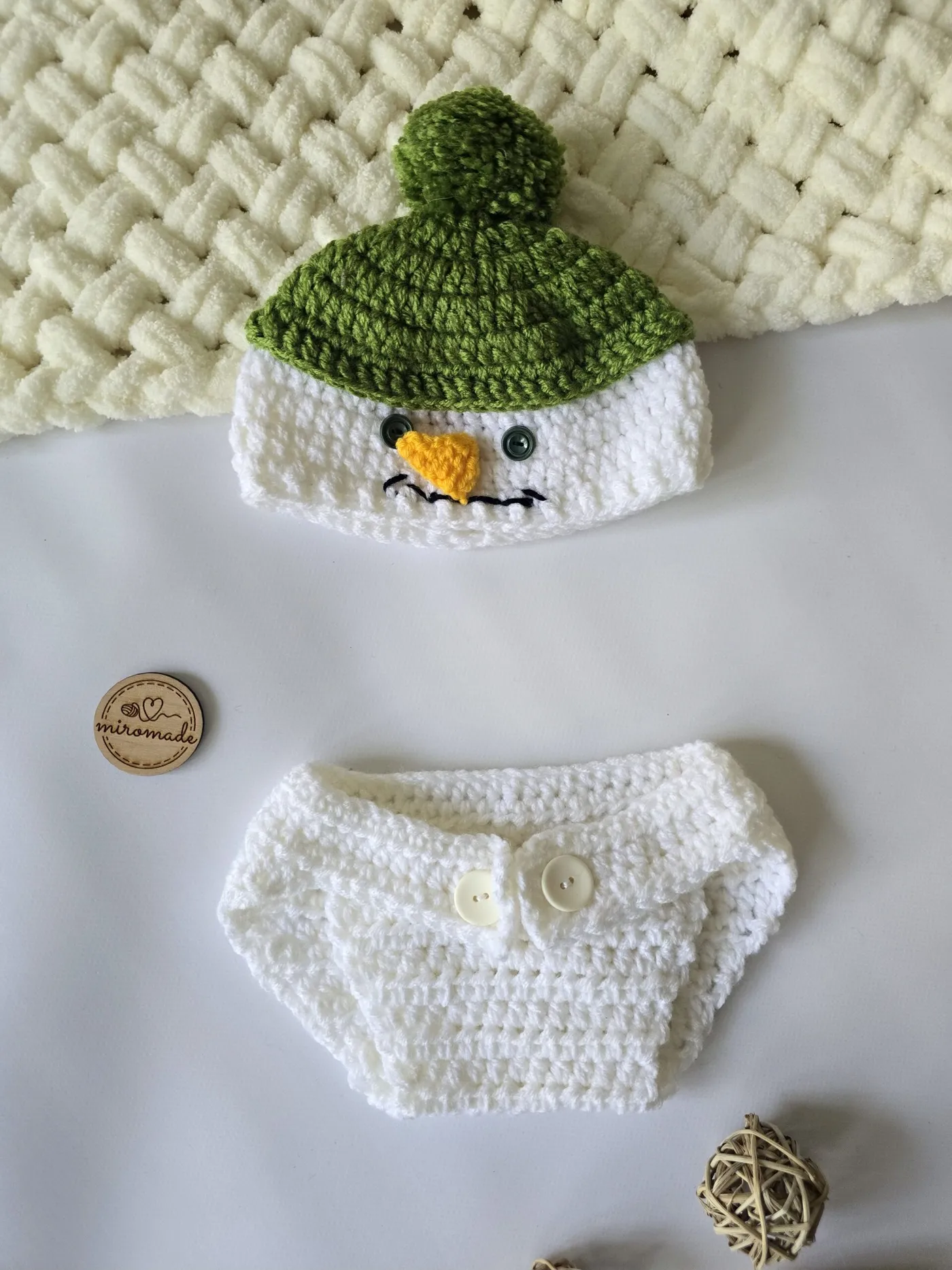Gehäkeltes Baby-Set Handgemacht – Schneemann Mütze & Hose