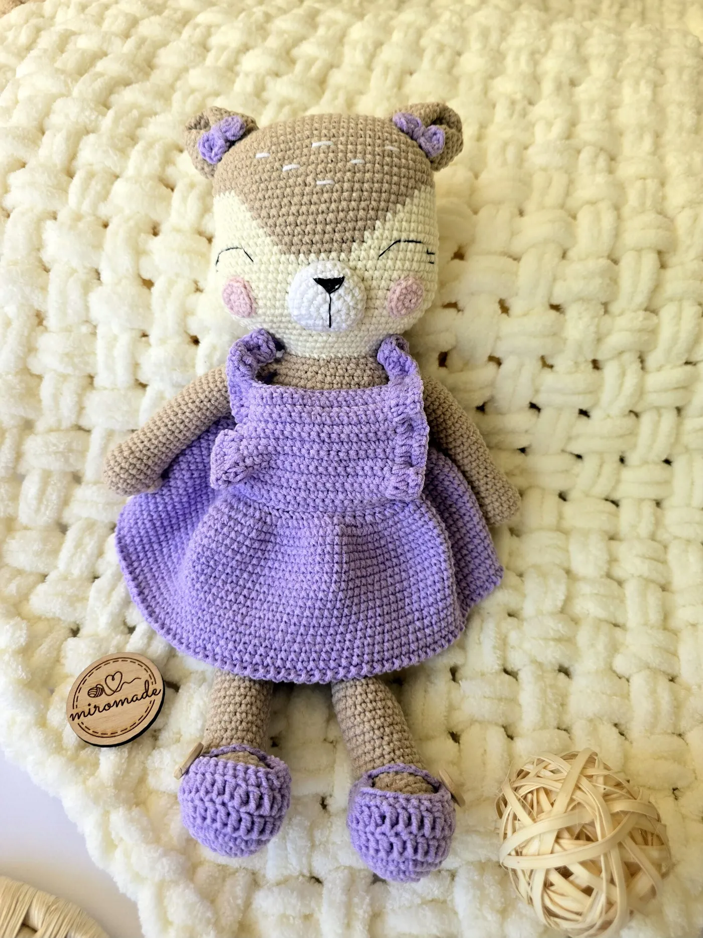 Gehäkeltes Kuscheltier Handgemacht Fuchs | Amigurumi Füchsin im lila Kleid